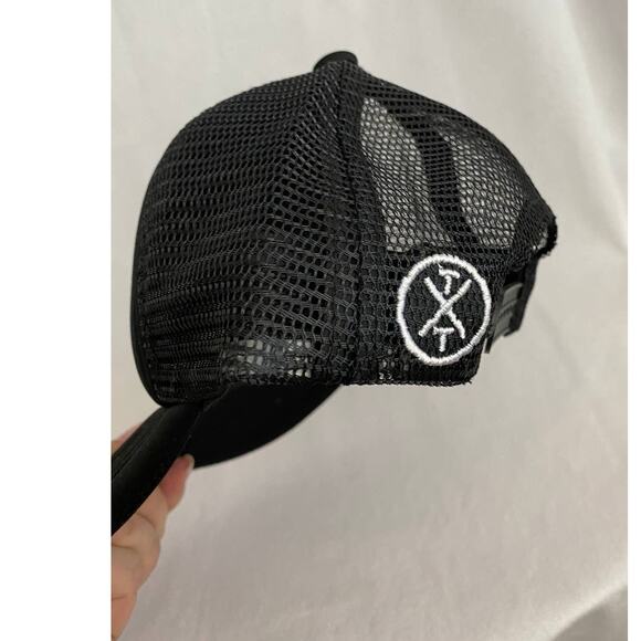 One Baby Trucker Hat Black Not a Hugger NEW - Picture 2 of 6